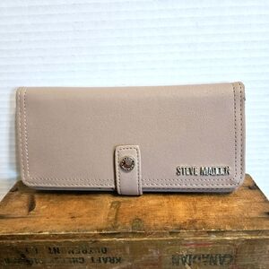 Steve Madden Taupe Wallet